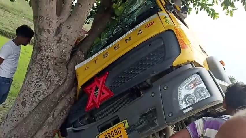 गुरारू रफीगंज मार्ग पर नकतीपुल के पास पलटा हाइवा #guraru accident video