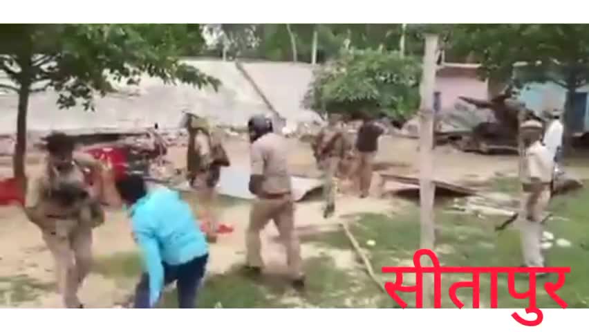 सीतापुर: पहला विकासखंड के ब्लॉक प्रमुख चुनाव में मतदान संपन्न होने के बाद चले लाठी डंडे। 
#sitapurpolice #uppolice