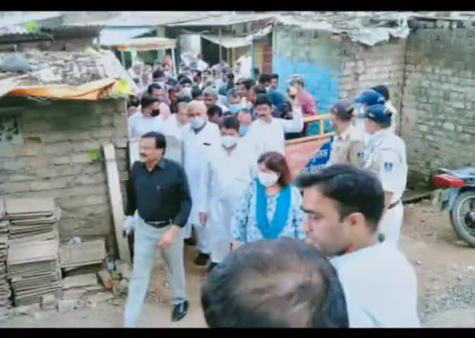 मध्य प्रदेश काग्रेस ने नेमावर हत्याकांड के पीड़ित आदिवासी परिवार को दी₹25 लाख की सहायता राशि 
#नेमावर_हत्याकांड