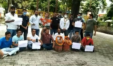 आये दिन बड़ती बेतहाशा #महंगाई के ख़िलाफ़ आज बुद्ध पार्क हल्द्वानी तिकोनिया में युवा कांग्रेस के साथियों के संग केन्द्र सरकार के खिलाफ विरोध प्रदर्शन किया !
#pradeepnegi
#uttrakhand