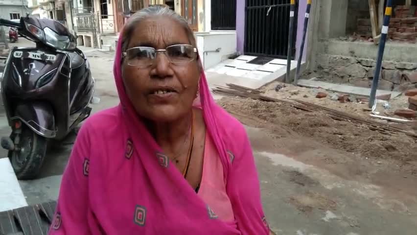 #viral#palimarwar#bajrangnager
के अंदर करीब 15-20 दिन से लाईट का पावर कम आ रहा है गर्मी के कारण लोगो का हाल बुरा #public