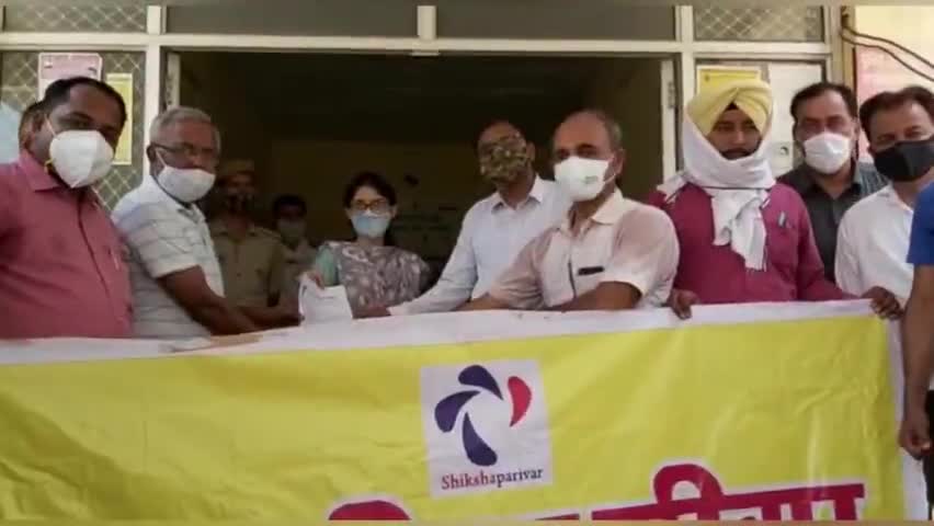 #श्रीविजयनगर: स्कूल खोलने की मांग #SDM को सौंपा गया ज्ञापन, स्कूल शिक्षा परिवार के सदस्यों ने प्रदर्शन कर सौंपा ज्ञापन,