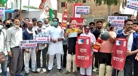बीकानेर: पेट्रोल-डीज़ल व रसोई गैस के बढ़ते दामो के विरुद्ध 12 जुलाई(सोमवार) को सारण पेट्रोल पंप पर विरोध प्रदर्शन @ #bikaner #devchhangani #petrol2021 #Desial