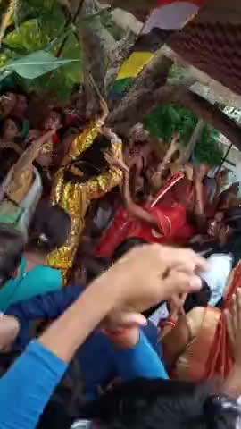 आज ग्राम पर्वतपुर जालौन में कृष्ण और उनकी पत्नी बने बच्चों ने बहुत झूम कर नाच किया
#newsodisha24 #thakurकृपा #news24