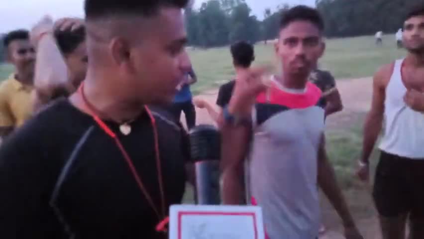 युवायो का फूटा गुस्सा । वर्षो से ट्रैक की हालत जर्जर। दौड़ की प्रकिट्स में दिक्कत।। प्लूरल्स प्रेस
#LetsOpenBihar