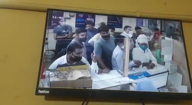 पिछोर#एसबीआई बैंक में हुई दिनदहाड़े चोरी चोर ले गया₹50000 सीसीटीवी में हुआ कैद