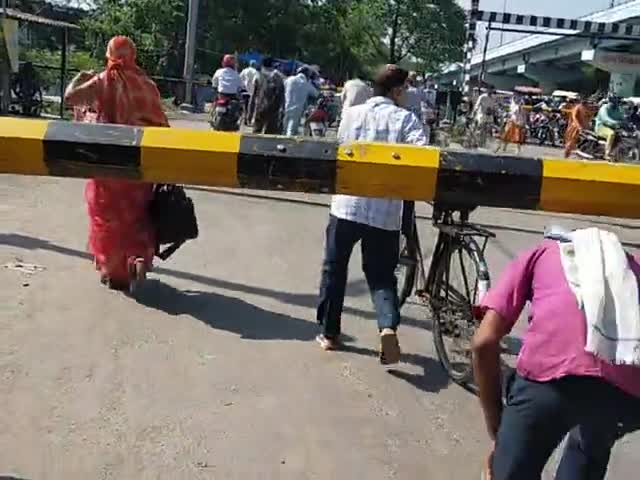 कानपुर: pls insure#kanpur#railway#govindnagar