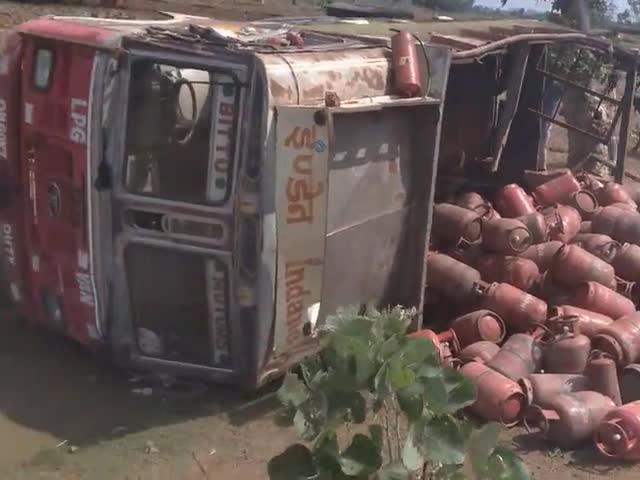 बमोरी: #fatehgarh accident thana fatehgarh block bamori