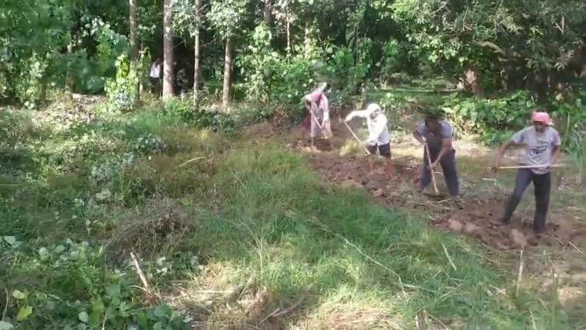 ग्राम पंचायत #रसूलपुरआबाद में रसूलपुर-रसूलाबाद मार्ग पर स्थित प्राचीन चामुंडा माता स्थल तक मनरेगा के द्वारा सड़क निर्माण