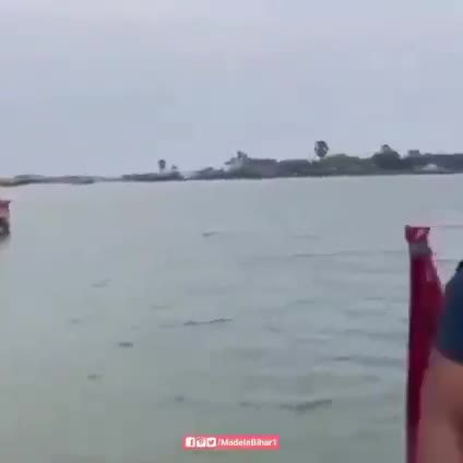 राजद नेता तेज प्रताप जी का बाढ़ निरीक्षण 😂 😂 😂 #floodinbihar