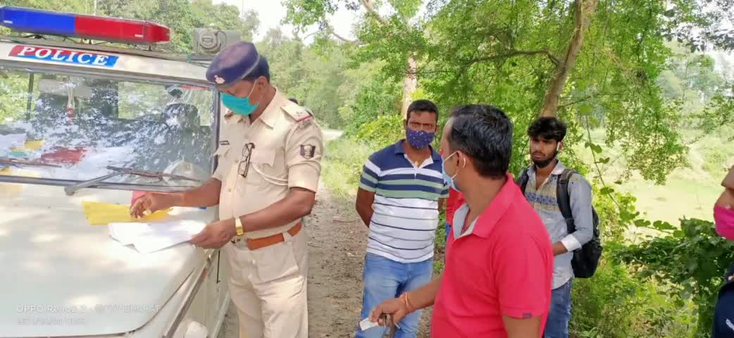 गोपालपुर: गोपालपुर पुलिस ने मकनपुर चौक पर चलाया मास्क एवं वाहन चेकिंग अभियान, ₹1500 का काटा चालान #गोपालपुर