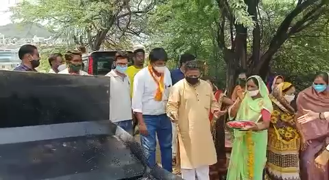 #उदयपुर_नगर_निगम के वार्ड 24 की वर्मा कॉलोनी में डामरीकरण  कार्य की शुरुआत की।लम्बे समय नागरिक कर रहे थे माँग।
#उदयपुर_ग्रामीण_विधानसभा