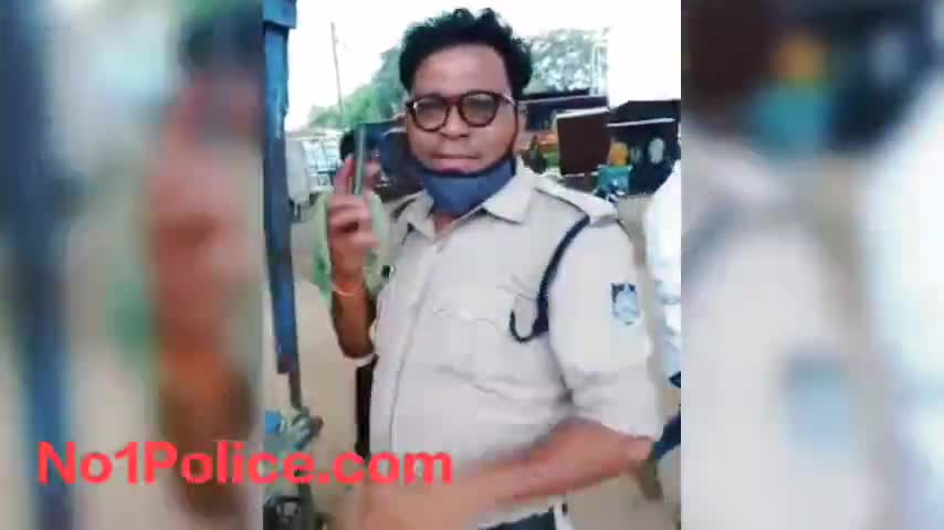 दतिया ऑन ड्यूटी शराब पीते हुए पुलिसकर्मी का वीडियो वायरल,निलंबित
#datia #gwalior #bjp #congress #mppolice #datiapolice