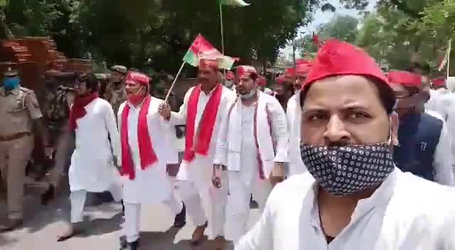 #हल्ला_बोल
    #बांदा
  आज पंचायत चुनाव में हुई धांधली,बढ़ती बेरोजगारी,गुंडाराज के विरोध में ज्ञापन।
   आमिर खान मन्नी