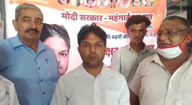 आज गोहाना में पेट्रोल,डीजल,रसोई गैस,खाद्य पदार्थ की बढ़ती कीमतों के खिलाफ हस्ताक्षर अभियान #एडवोकेट मनोज गोहाना