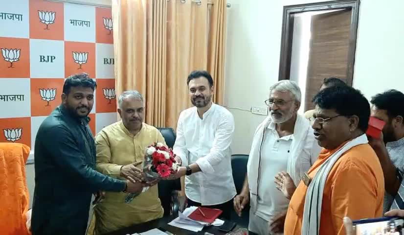 #भगवानदासकबीरपंथी #BJPनीलोखेड़ी
आज BJP कार्यलय सोनीपत पँहुचने पर जिलाध्यक्ष तीर्थ राणा जी विस्तारक सतबीर यादव जी मण्डलाध्