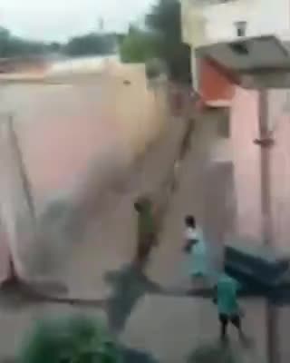 संभल में लड़ाई झगड़े का वीडियो बना रहे शख्स को मारी गोली लाइव मर्डर का वीडियो वायरल#crime#livemurder#संभलcrime