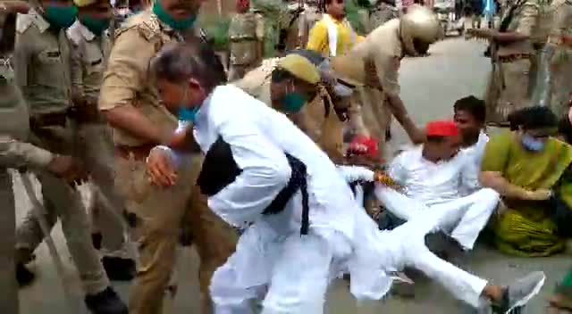 #इंकलाब_जिंदाबाद...  #दमनकारी_योगी_भाजपा_सरकार_मुर्दाबाद
समाजवादी पार्टी के राष्ट्रीय अध्यक्ष आदरणीय श्री अखिलेश यादव जी