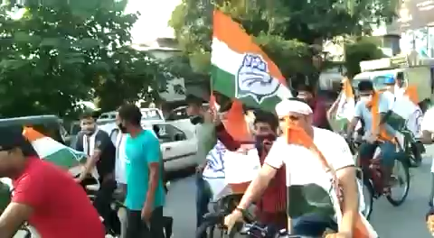 15.07.2021
पेट्रोल,डीजल और LPG की आसमान छूती कीमतों के खिलाफ आज युवा साथियों के साथ साइकिल यात्रा में !!
#pradeepnegi
#uttrakhand
