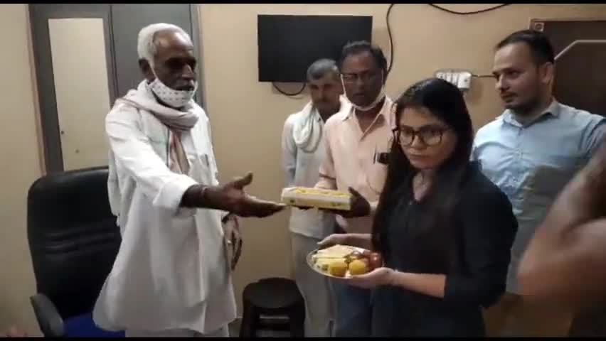 #श्रीडूंगरगढ़ शहर की बेटी सपना सोनी के घर पहुंचकर राजस्थान प्रशासनिक सेवा में चयन होने पर दी बधाई एवं शुभकामनाएं #MLASdgh