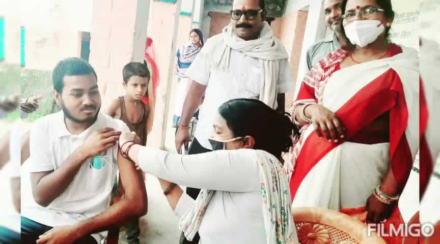 चौसा : चिरौरी में वैक्सीन लेने को लेकर लोगों में दिख रहा खासा उत्साह
#COVIDVaccination #MegaCamp