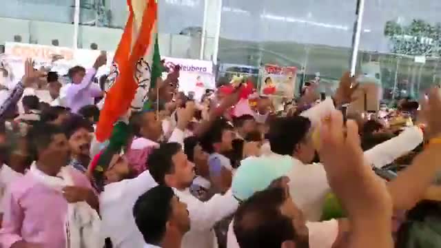 #UPKiUmeedPriyanka UP मे इस बार प्रियंका गांधी की लहर है 💙