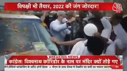 ओवैसी साहब को लेकर कार्यकर्ताओं का जोस इतना ज्यादा है कि हापुड़ में एक समर्थक उनके लिए 👑 #चांदी का मुकुट लेकर पहुंचा!