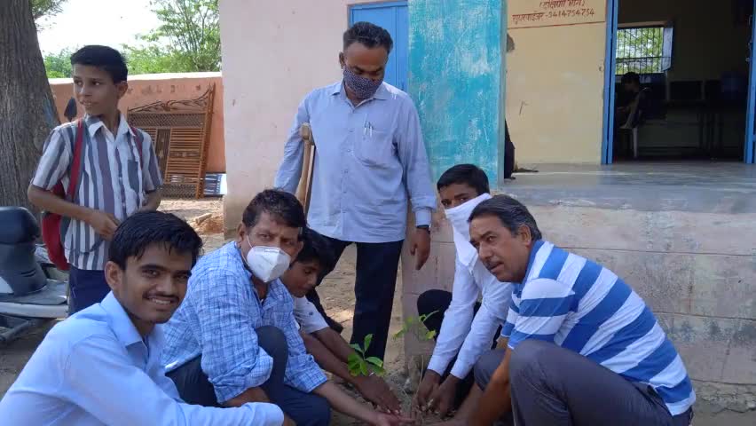 #siwana#barmer#rajasthan#आओ मिलकरसाथचलेवृक्षारोपणकार्यक्रम#van#tree#vikramrajpurohitteam#👍👍👍👍🌱🌱🌱🌱🌱🌱🌱🌱🌱🌱🌱
