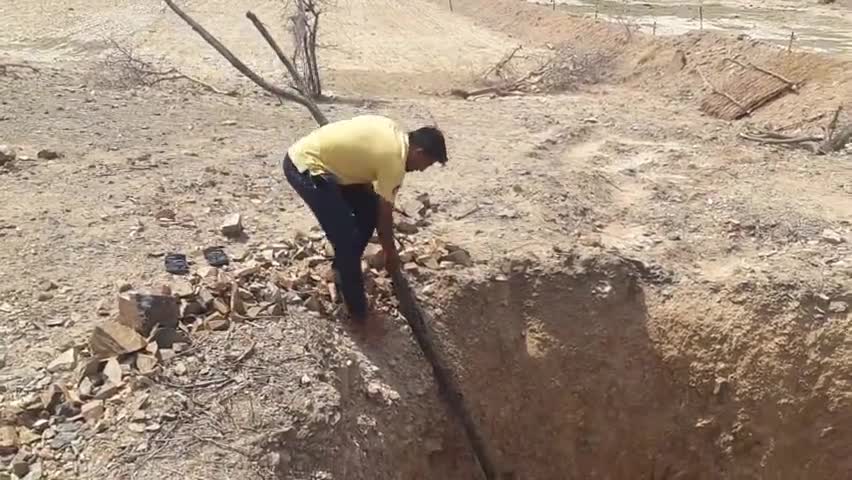 15 फिट गहरें गड्ढे में कूद हिरण को बचाने #ग्रीनमैन

165वां चिंकारा बचाया