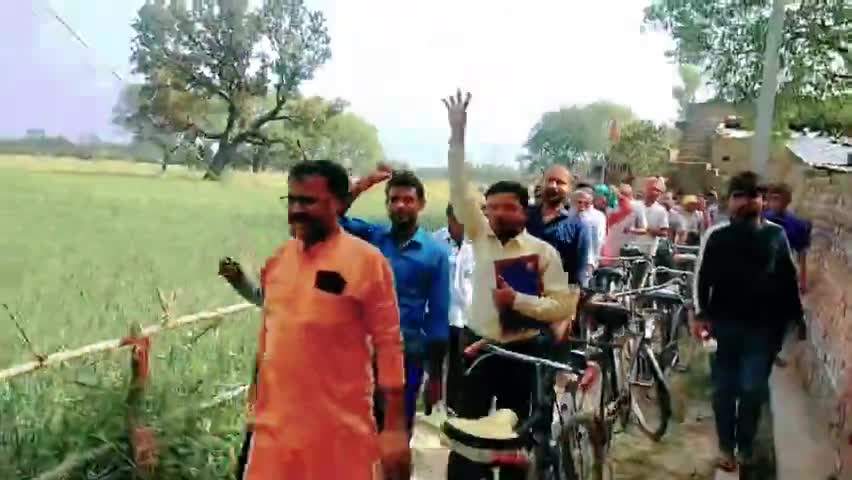 अमेठी जनपद के 185 विधानसभा क्षेत्र में लक्ष्य 2022 के अंतर्गत #जनसैलाब के साथ जनसंपर्क जारी...
