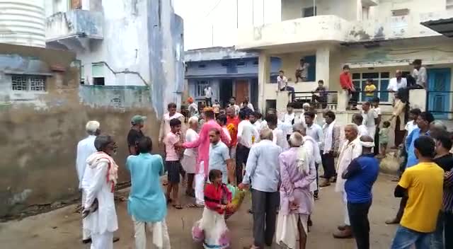 #महवा:- राजस्थान प्रशासनिक सेवा में चयन होने पर मनीष मीणा का पूरे गांव की तरफ से  भव्य स्वागत किया गया।