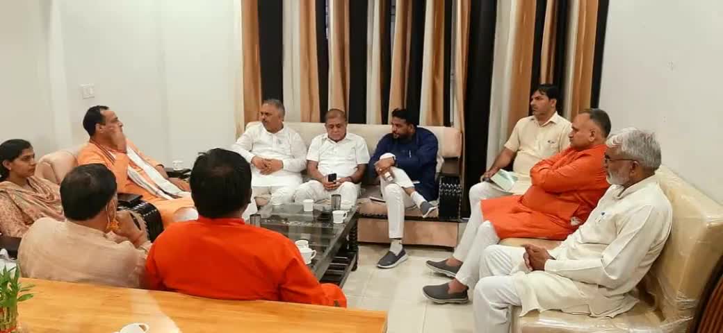 #भगवानदासकबीरपंथी #BJPनीलोखेड़ी
आज शाम सोनीपत जिला प्रभारी भगवानदास कबीरपंथी जी विधायक मोहनलाल बडौली जी के निवास स्थान पर