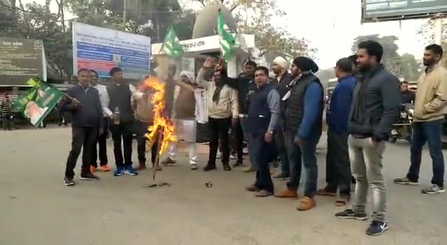 #आदरणीय नेता प्रतिपक्ष श्री तेजस्वी प्रसाद यादव जी के निर्देशानुसार पेट्रोल-डीजल व रसोई गैस के मूल्यों में वृद्धि के खिल