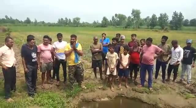 वीडियो जारी कर #चकफेरी के युवाओं ने मांगा जनसहयोग। ग्राम समाज की जमीन पर अवैध कब्जे का है मामला
#रसूलपुरआबाद #बिजनौर