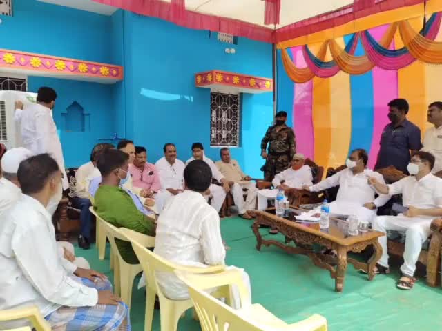 गढ़वा: गढ़वा शहर के कई इलाके का भ्रमण कर मंत्री मिथलेश ठाकुर ने लोगों को दी ईद उल अजहा की मुबारकबाद #ईद_उल_अजहा