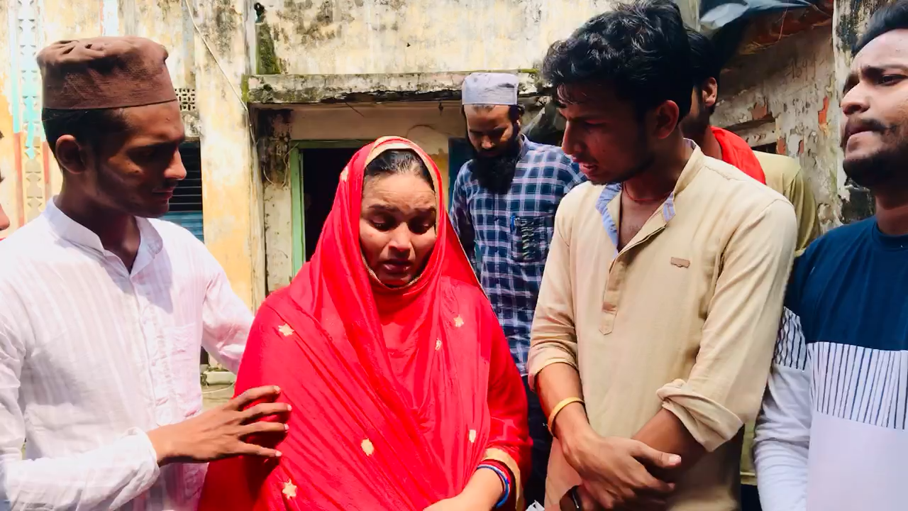 #नरकटियागंज के दिउलिया निवासी सोहैल अख्तर 13 वर्ष रोड ओवर ब्रिज़ दिउलिया के पास #चाकू मारकर मौत के घाट उतार दिया गया।इसकी ख़बर मिलते ही हम माँ के दर्द,आंशु बाटने पहुँचे&और..