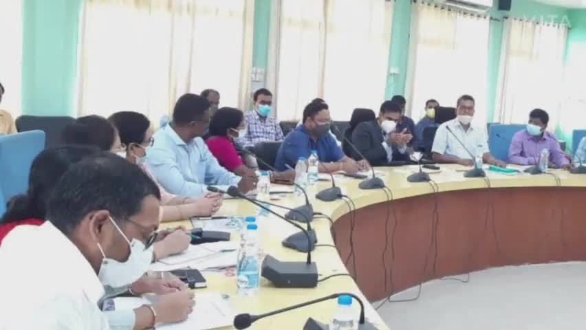 सरायकेला: डीसी अरवा राजकमल ने समाहरणालय स्थित सभागार में बैठक कर की कोविड सैंपल टेस्टिंग एवं टीकाकरण कार्य की समीक्षा #डीसी