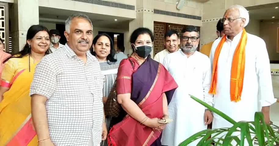#भगवानदासकबीरपंथी #BJPनीलोखेड़ी
भाजपा की राष्ट्रीय महामंत्री श्रीमती डी पुरंदेश्वरी जी  से मिलते हुए भगवानदास कबीरपंथी जी