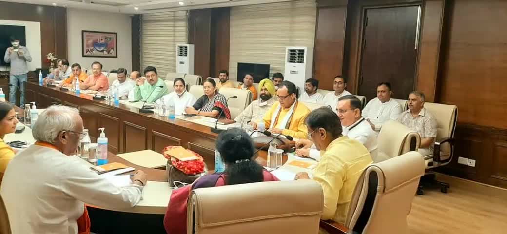 #भगवानदासकबीरपंथी #BJPनीलोखेड़ी
गुरुग्राम में आयोजित प्रदेश भाजपा की अहम बैठक में शिरकत की। बैठक में प्रदेश भाजपा अध्यक्ष