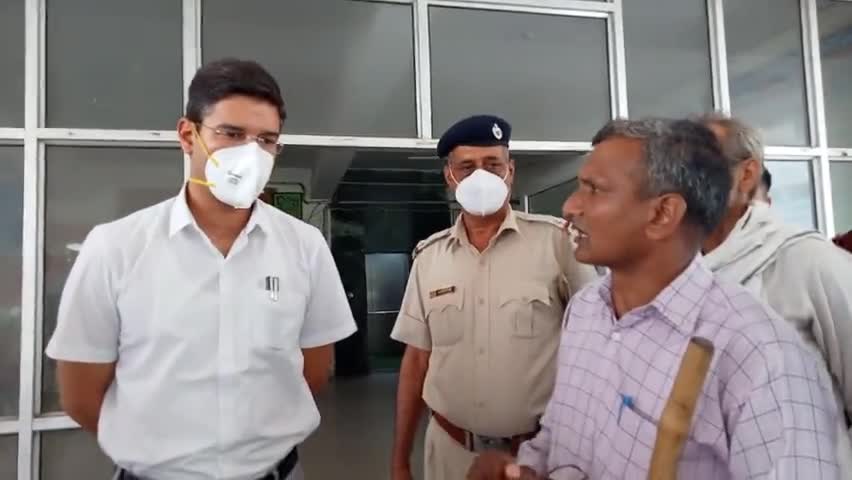 जींद के उपायुक्त आदित्य दहिया ने भवन निर्माण कामगार यूनियन हरियाणा के प्रतिनिधि को दिया काम का आश्वासन। #bnkuharyana