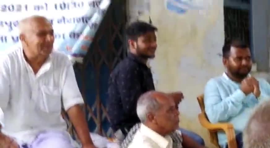 शाम्हो अकहा कुरहा: फसल बीमा लाभ से वंचित किसानों का सैदपुर सलहा पीएनबी बैंक पर लागातार दूसरे दिन भी जारी रहा धरना, बैंक का कामकाज ठप #pnb
