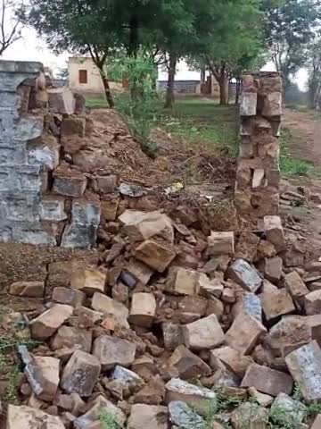 किशनगंज: kishanganj ke skravda Panchayat ke thoongnin Gav ke school me Tuto bavndri@#aajtak #indialegendswin