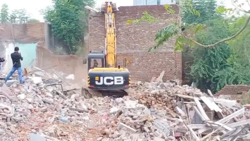 फरीदाबाद: khori village Me Ghar Tut raha hai kab tak hoga garibo per atyachar #KhoriVillage#News#Faridabad