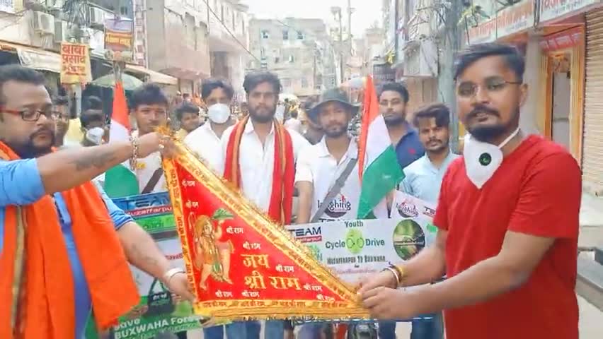 बाबा ग़रीबनाथ धाम से साईकल यात्रा की शुरुआत हो गई है।
पर्यावरण बचाना लक्ष्य है।
#TeamMuzaffarpur Siddharth Jha & rajeev