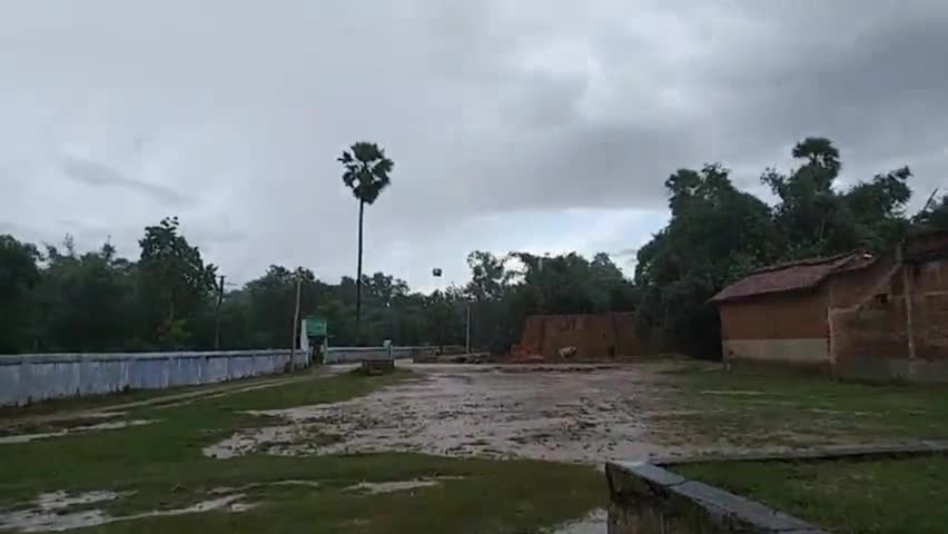 अमरपुर: ढिमरा गौ मे भारी वारिश के समय सत्रंगा दिखा जिसके कारण बच्चों मै उत्सब् का माहौल बन गया#news
#newcommissioner #aajtak