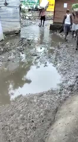 बिहार: बिहार बाजार समिती में कीचर ही कीचर हो गया है। #बिहार#मंडी #बिहार शरीफ
किसानो को हो रही है दिक्कत