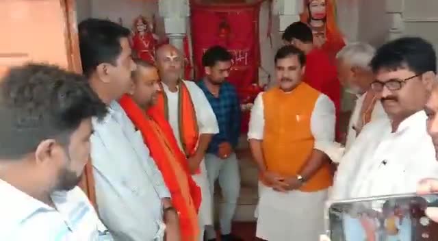 #गुरुपूर्णिमा के अवसर पर अपने गुरु महाराज परम पूज्य पाठक जी को अंगवस्त्र से सम्मानित कर आशीर्वाद प्राप्त किया।