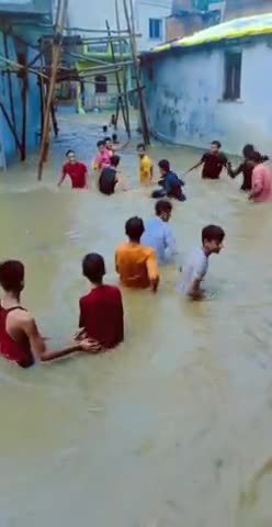 खिलचीपुर: छापीहेड़ा में भारी बारिश के आसार बहुत मोहल्ले में भर आया पानी#छापीहेड़ा