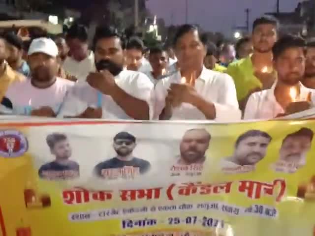 #दुर्गावती में पाँच भाईयों के दर्दनाक सड़क हादसे में मौत हो गयी जिसका कैंडल मार्च भाईयों ने भभुआ में निकाला जयसवाल जिला