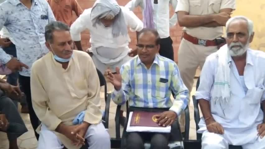 #श्रीडूंगरगढ़ के गांव #सेरूणा में जीएसएस पर प्रदर्शन कर रहे किसानों के बीच पहुंचकर समस्याओं का करवाया निस्तारण #MLASdgh